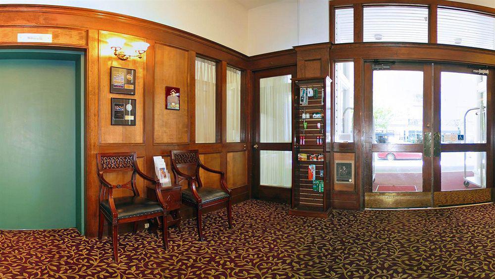 Huntingdon Hotel And Suites Victoria Exterior photo
